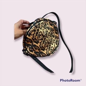 Cheetah print round casual cross body purse